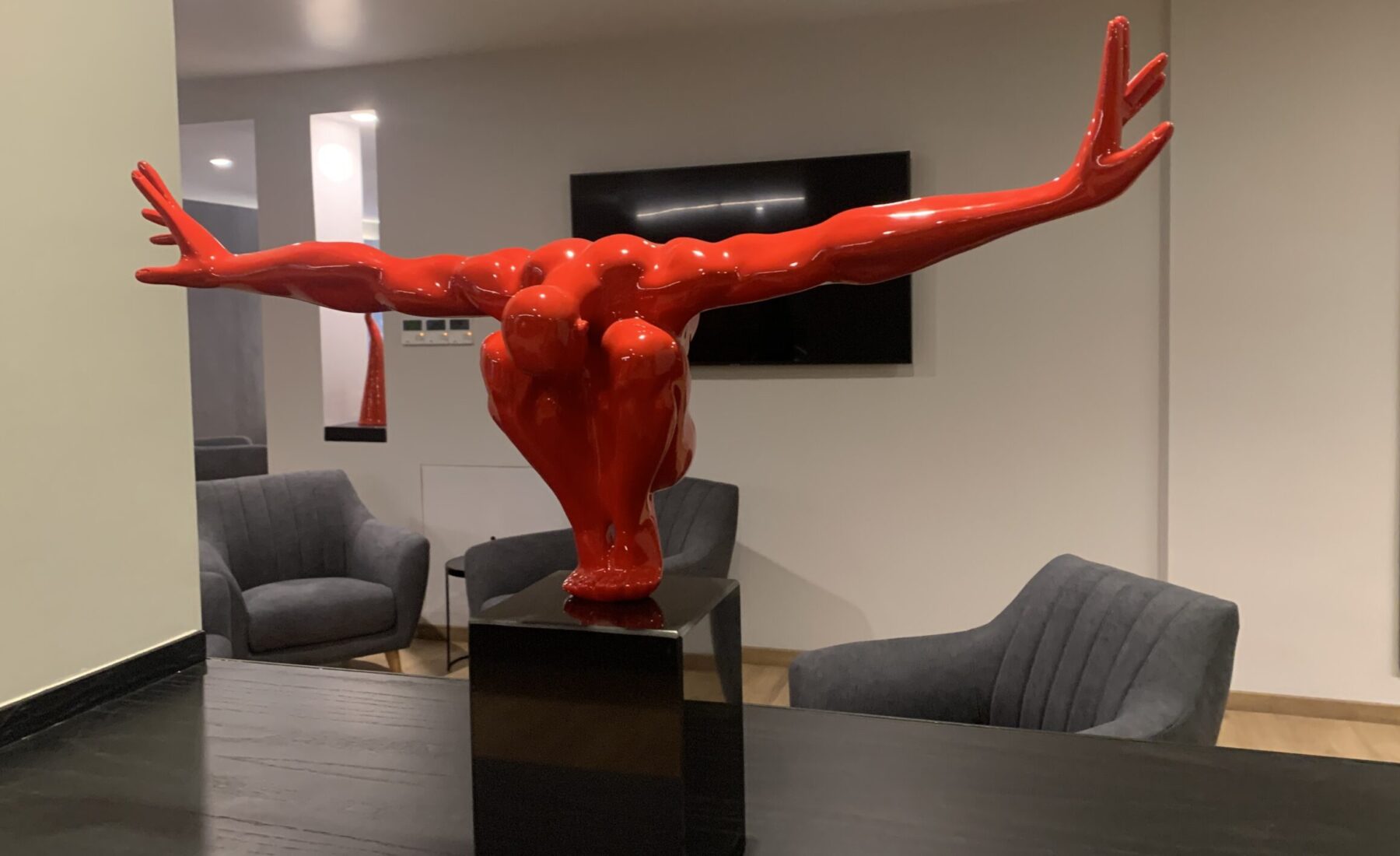 Lounge con scultura