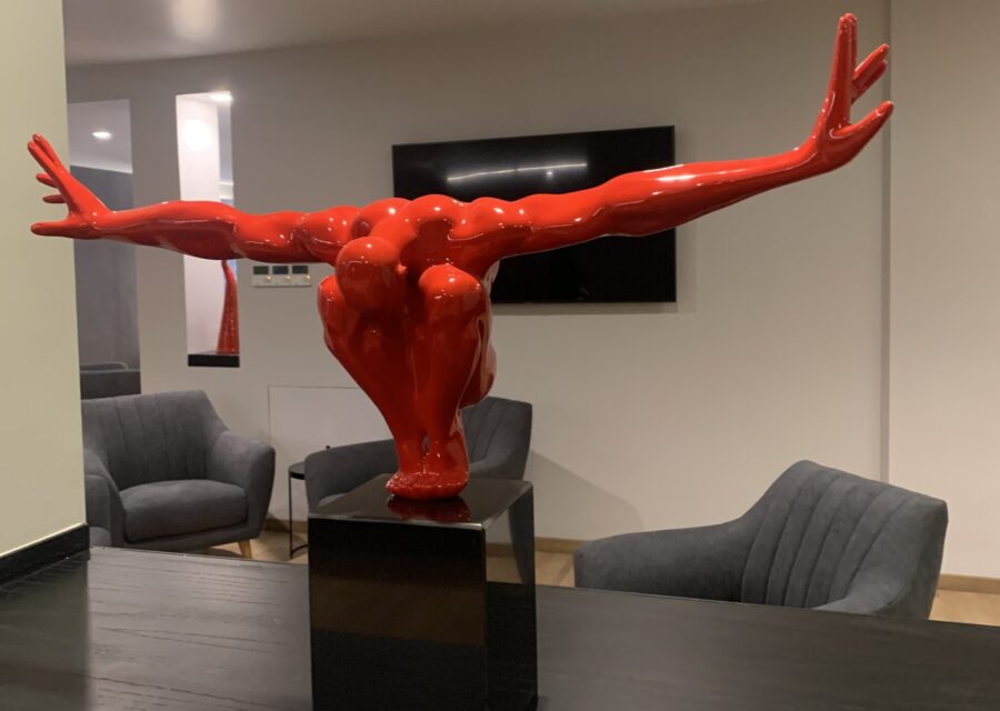 Lounge con scultura